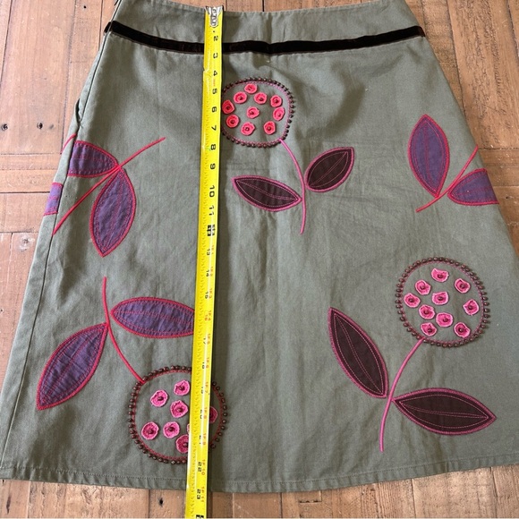Boden Floral Embroidered Y2K Skirt Olive Chino Retro Knee Length Preppy US 6 - Picture 10 of 13
